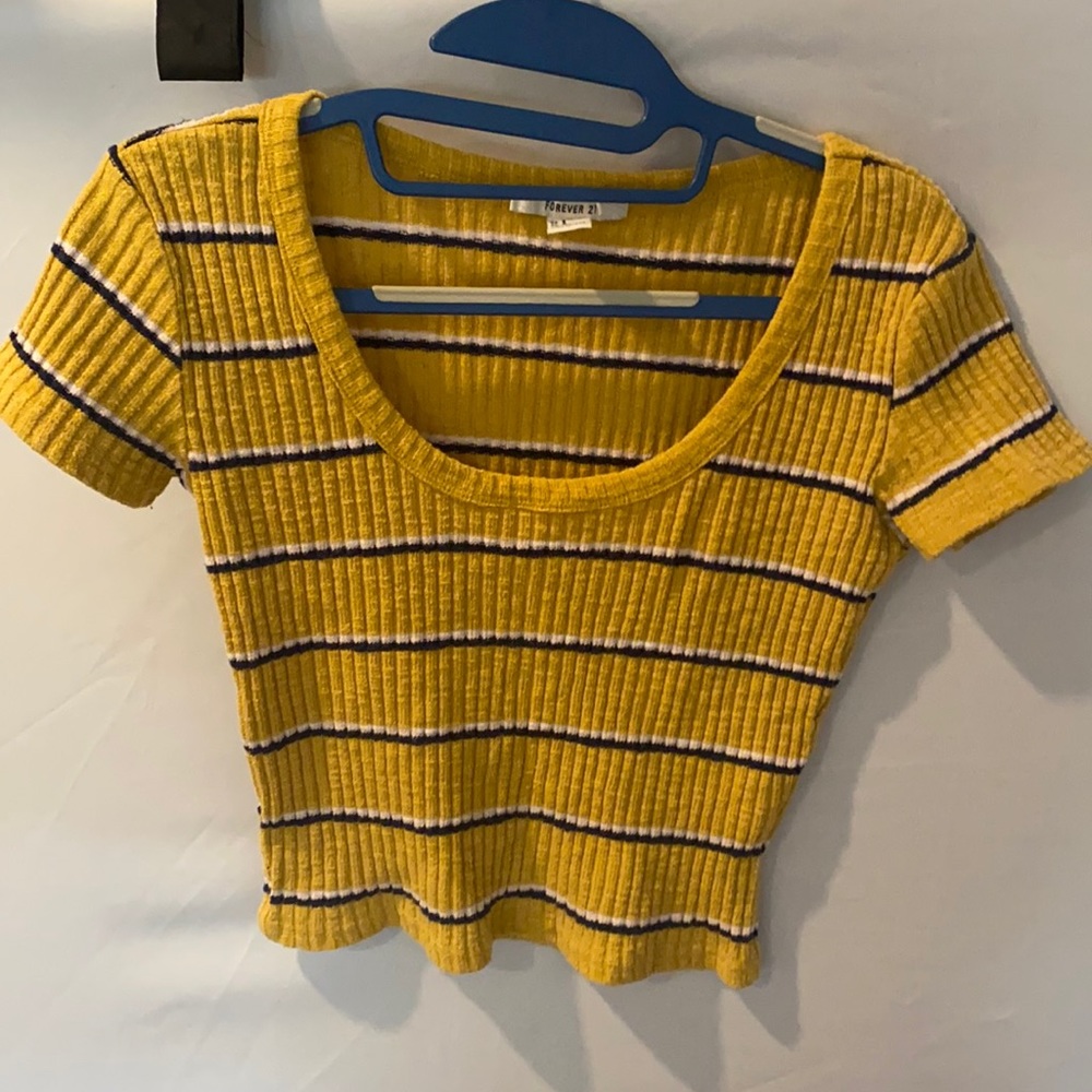 CROP YELLOW TOP